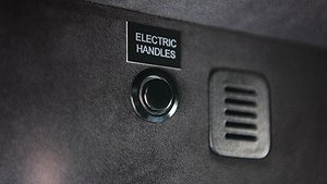 Man kan aktivera den elektriska handtagen genom ett knapptryck. Foto: Addarmor 