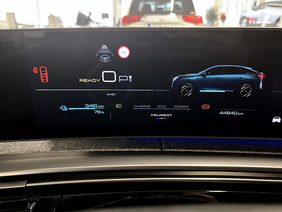 Bild på Peugeot E-3008 GT Ultimate 85kWh 214hk Aut - PANO, FOCAL