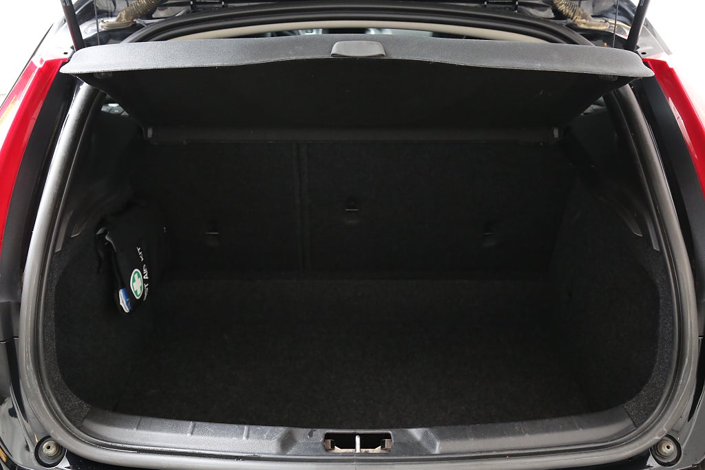 Volvo V40 Cross Country D2 120hk Momentum BE PRO Panorama Värmare/VOC 2016