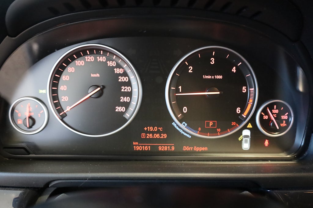 BMW 520d xDrive Touring AUT Sportpaket Drag PDC Rattvärme Läder 2017