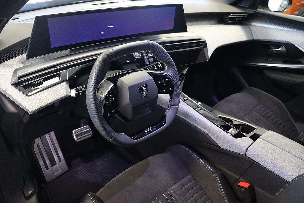 Bild på Peugeot E-5008 GT 214hk Aut - 7-SITS, 360-KAMERA, RATTVÄRME