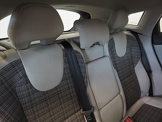 Halvkombi Volvo V40 12 av 23