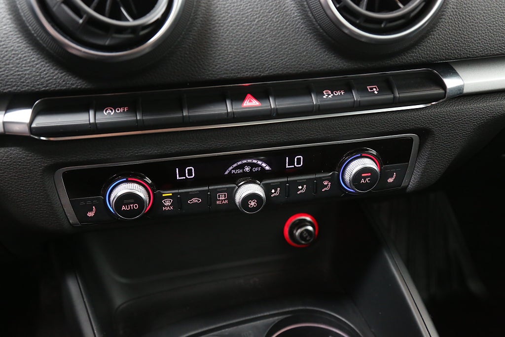 Audi A3 1,6 TDI 110hk Ultra Attraction Sportback 2014