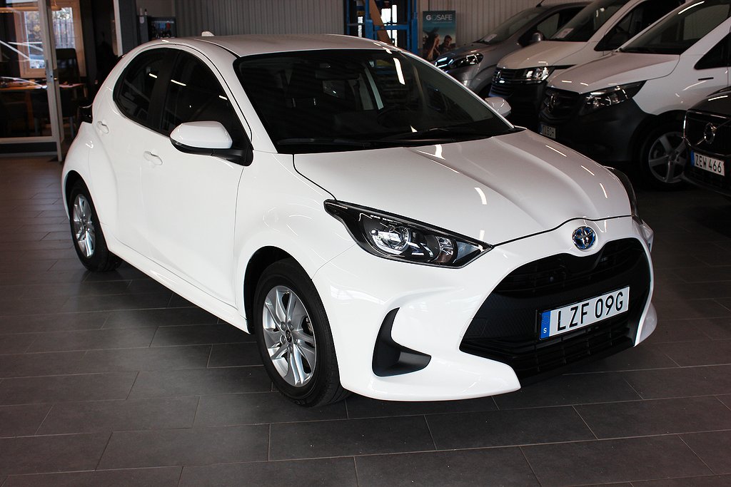 Toyota Yaris Hybrid CVT Active Carplay B-kamera Vinterhjul 