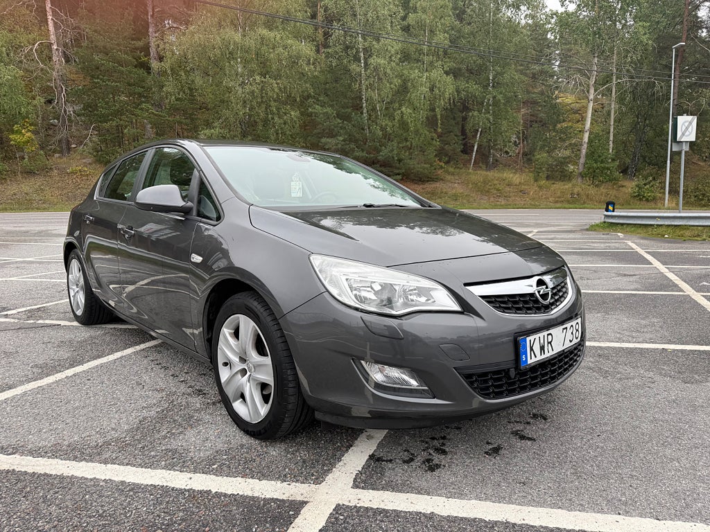 Opel Astra 1.4 Turbo 140hk Endast 15300 mil M-Värmare Välvårdad