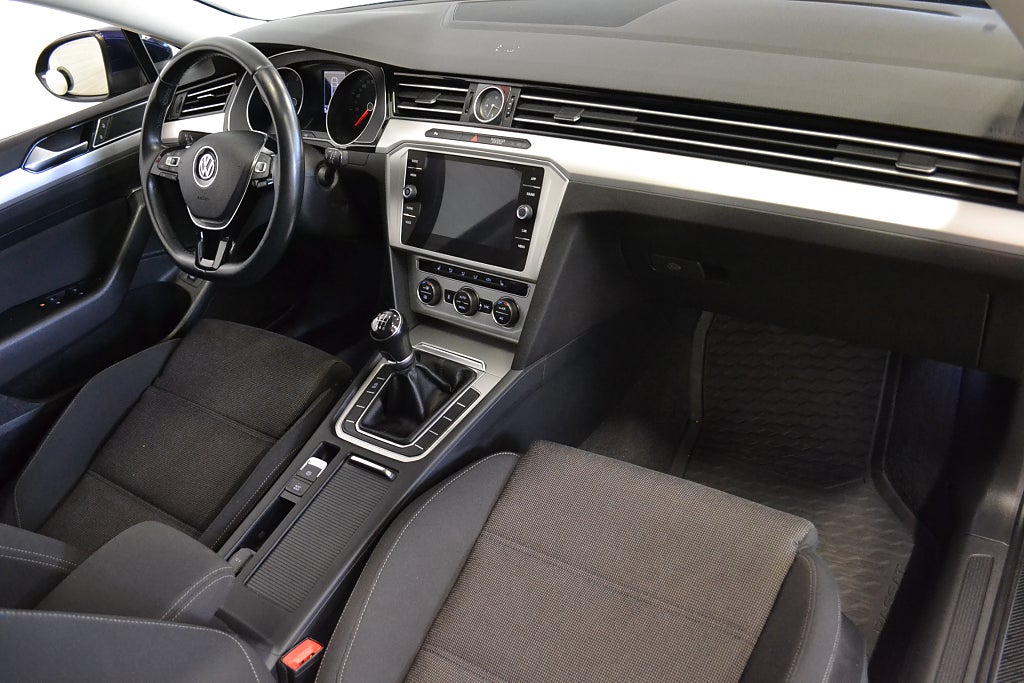 Volkswagen Passat Sportscombi 2.0 TDI 150hk Parkeringsvärmare P-Sensorer 2018