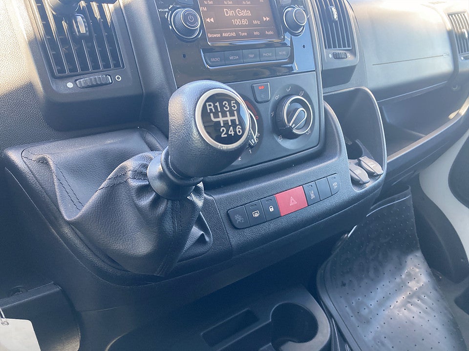 Bild på Peugeot Boxer Chassi Volymskåp 335 2.2 BHDi 165hk BACKKAMERA