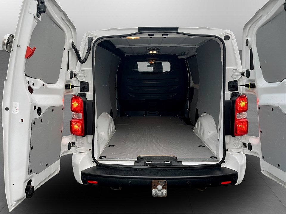 Bild på Peugeot Expert PRO+ 2.0 BHDi 120hk L3 - B-KAMERA, DRAG