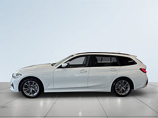 BMW 330e xDrive Touring Steptronic Sportline S&V-Hjul/Drag/MOMS – bild 4