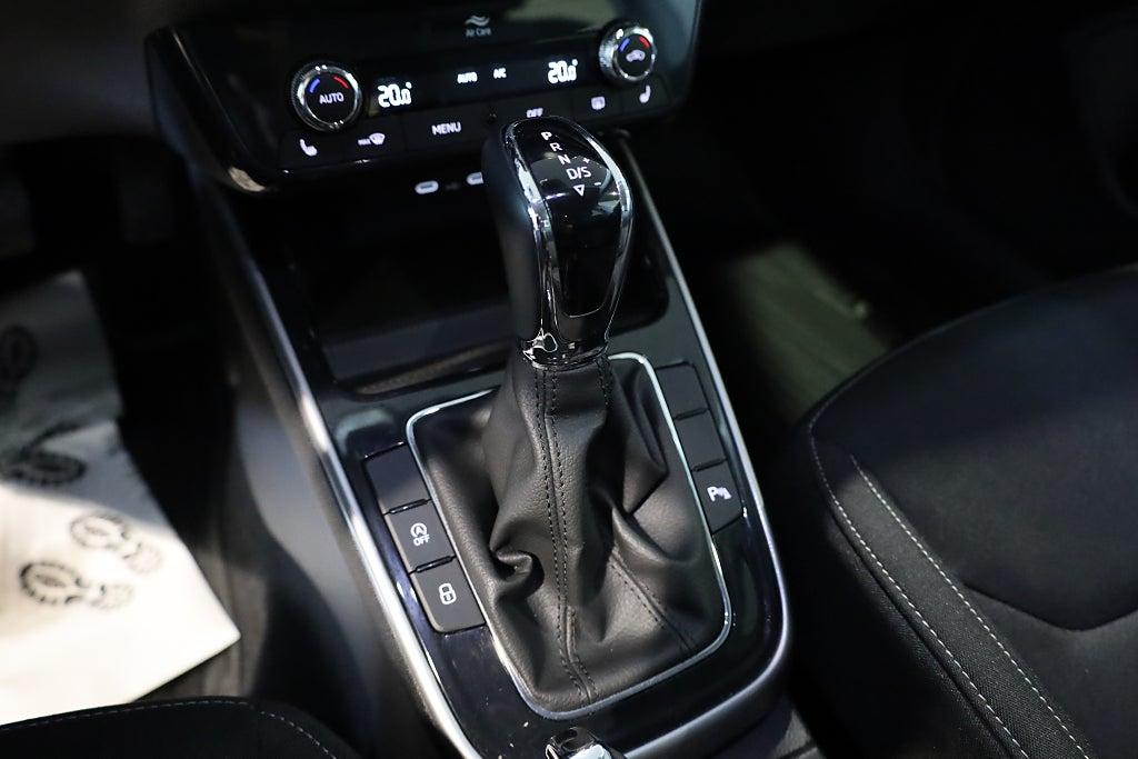 Skoda Fabia 1.0 TSI AUT Style CarPlay PDC Rattvärme Kamera 2023