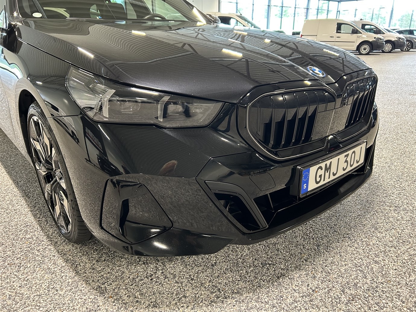BMW 550 2025, photo 6/56