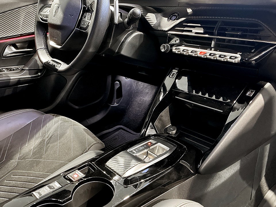 Bild på Peugeot 2008 GT Hybrid 145hk Aut ELSTOL B-KAMERA CARPLAY