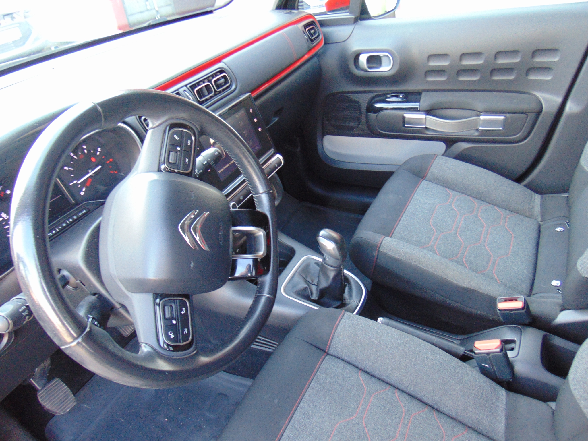 Citroen C3 1.2 PureTech 2017, photo 7/10