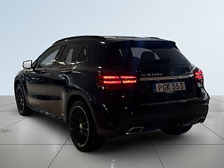 Mercedes-Benz GLA 220d 4MATIC AMG Line Dragkrok Backkamera Dvärmare S&V – bild 5