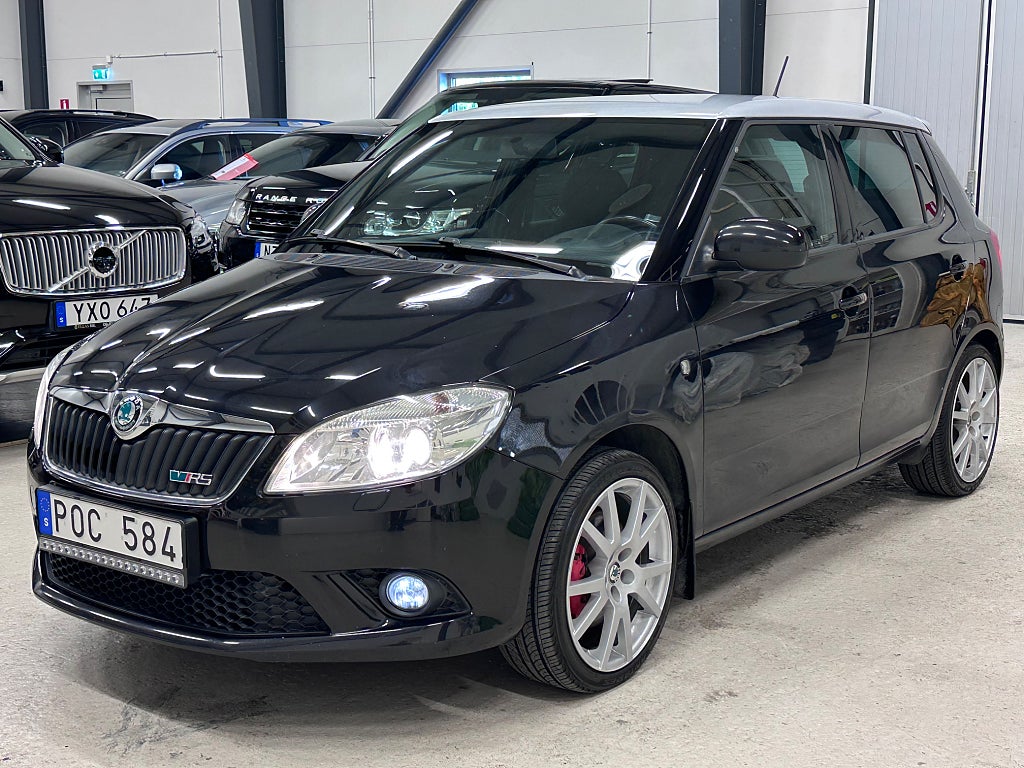 Skoda Fabia RS 1.4 TSI 180HK SPORT AUTOMAT PADDLAR VÄLSERVAD
