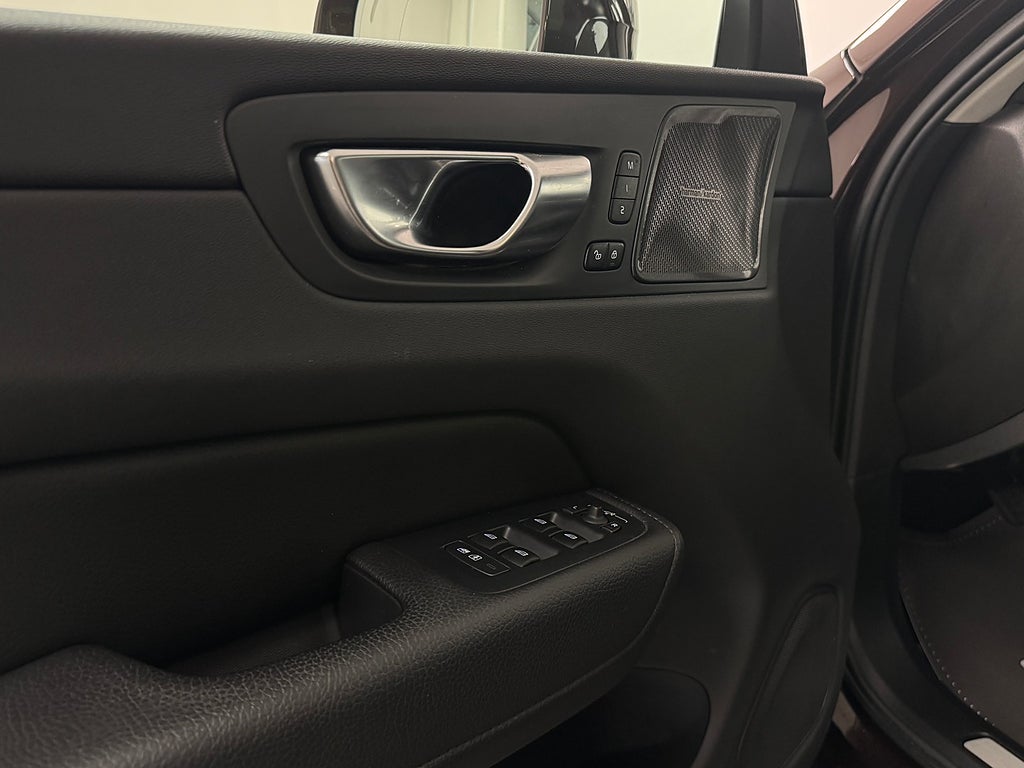 Volvo XC60 2021 - miniatyr 13