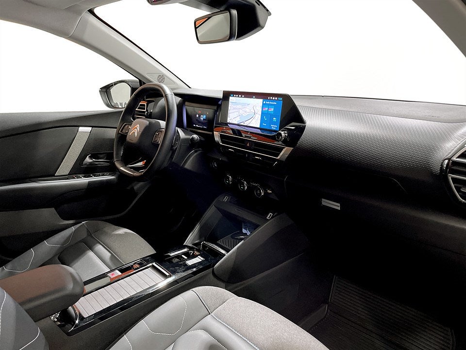 Bild på Citroën C4 X Shine 1.2 PT 130hk Aut - 360-KAMERA, CARPLAY