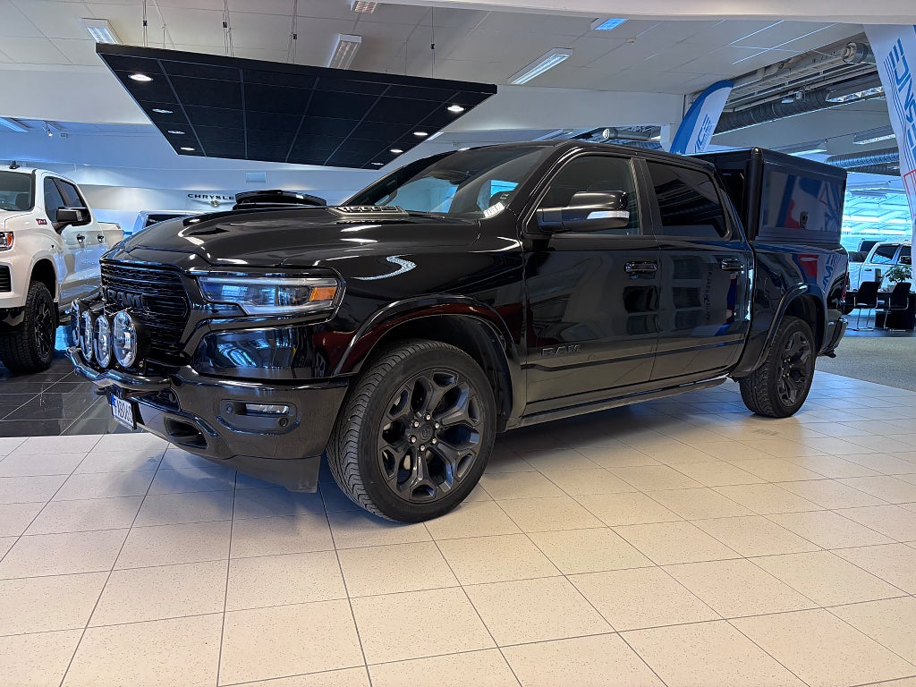 RAM 1500 Limited Night 5.7 V8 HEMI 