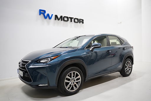 Lexus NX 300h 2.5 AWD 197hk Business B-kamera P-värm Drag Skinn