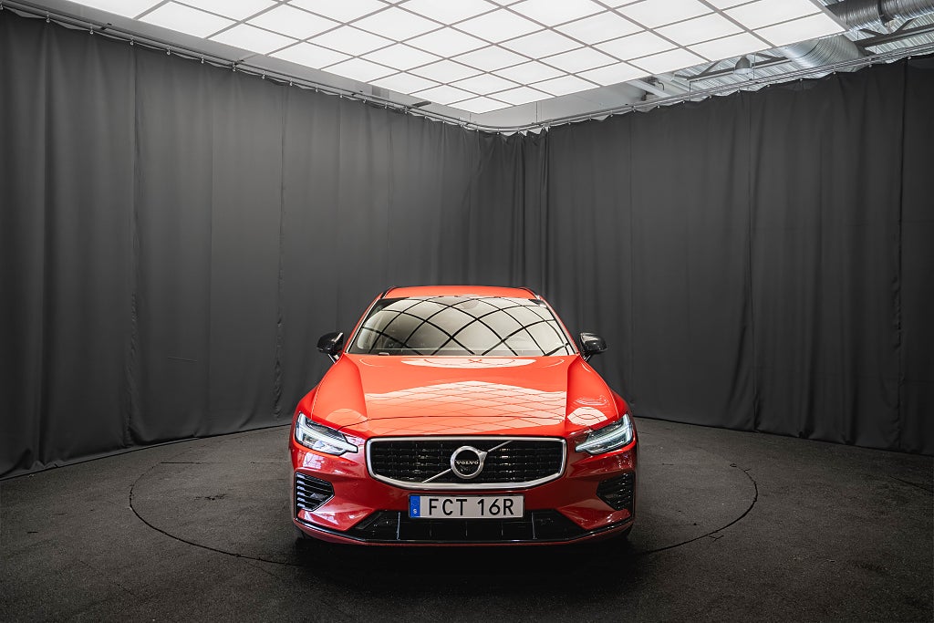 Volvo V60 T8 Recharge AWD R-Design DRAG LÄDER 360 H/K HUD El-Stol