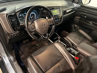 Mitsubishi Outlander 4WD 7-sits Onyx Pano 360° Drag S/V-hjul
