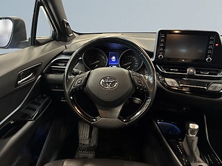 Toyota C-HR Hybrid CVTX-Edition S&V-Hjul/M/KVärmare/Skinn/Kamera/BT – bild 9
