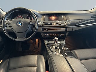 BMW 520d xDrive Touring Aut Drag Mvärm Psens Rattvärme Skinn S&V
