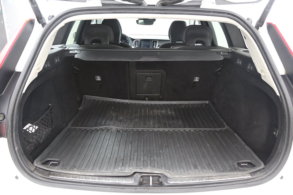 Volvo V60 B4 Diesel 197hk Momentum Advanced SE Aut Drag Leasbar 2021