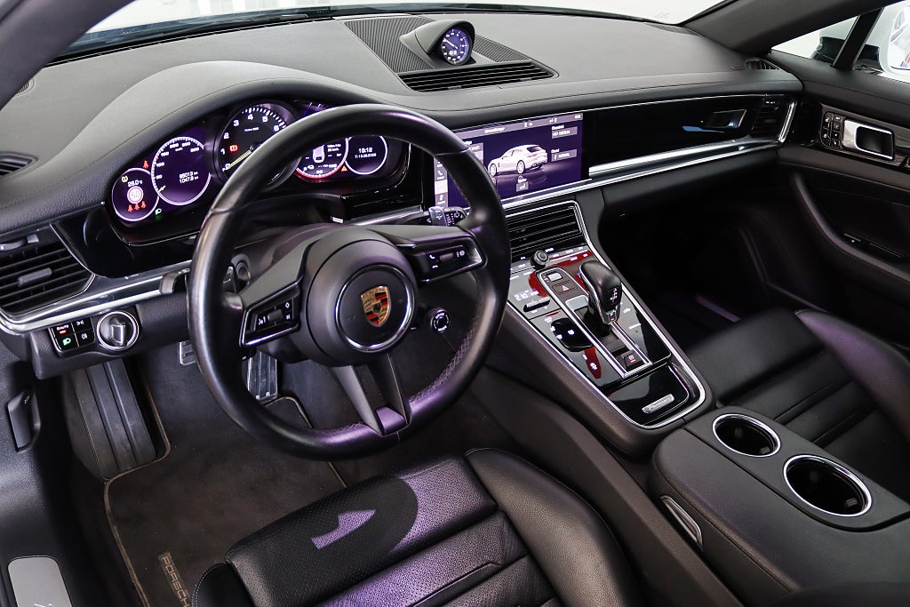 Porsche Panamera 4 E-Hybrid Sport Turismo Facelift PASM Pano Bose