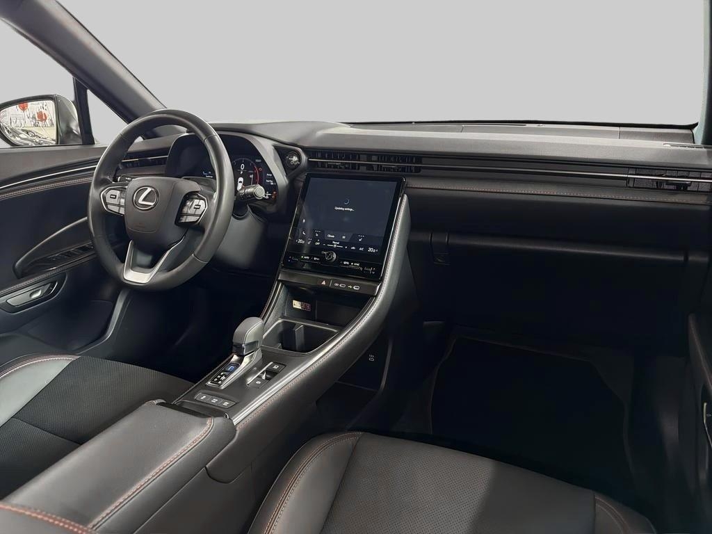 Lexus LBX 1.5 Emotion Tech Skinn 2025, bild 6/33