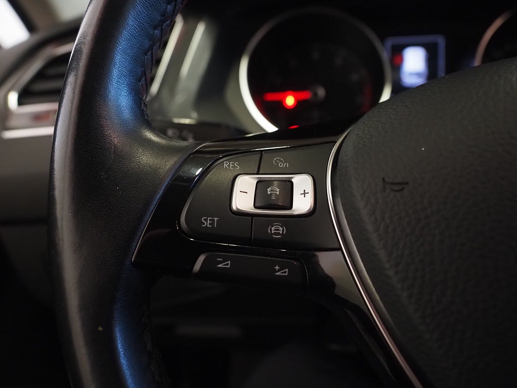 Volkswagen Tiguan Allspace 2.0 TSI 4Motion 190hk R-Line P-Värm Drag B-Kam 2019