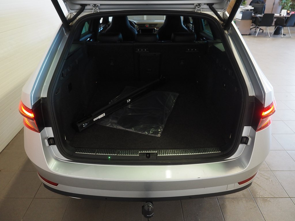 Skoda Superb iV 218hk Sportline Plug-in Hybrid |Drag|Cockpit| 2021