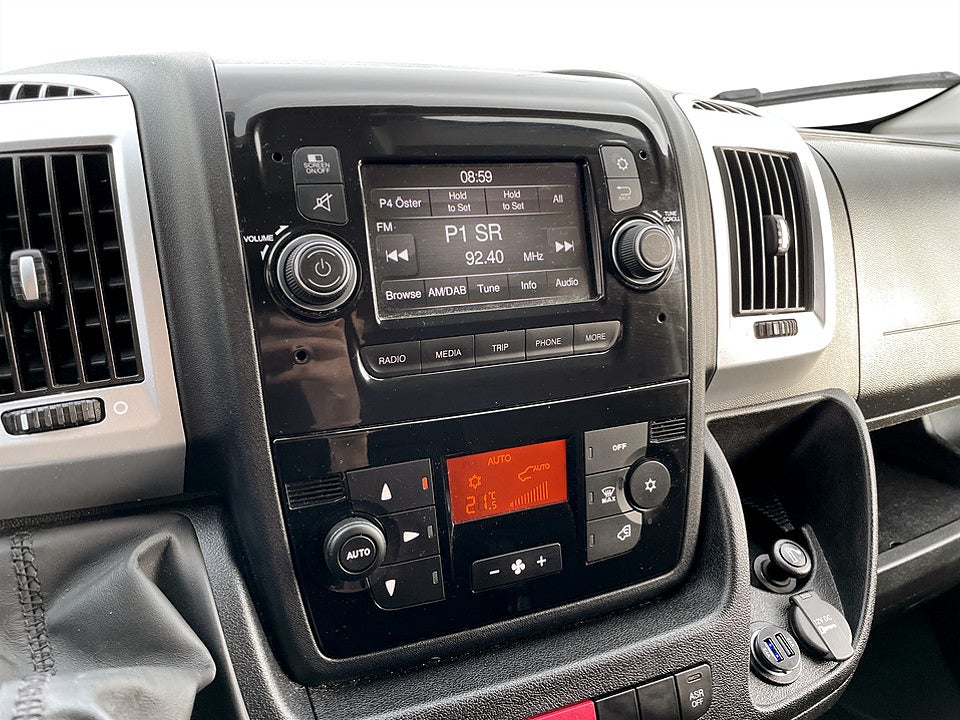 Bild på Citroen Jumper Bus Pre 2.2 BHDi 165hk L3H2 NYBILSGARANTI TOM 2028