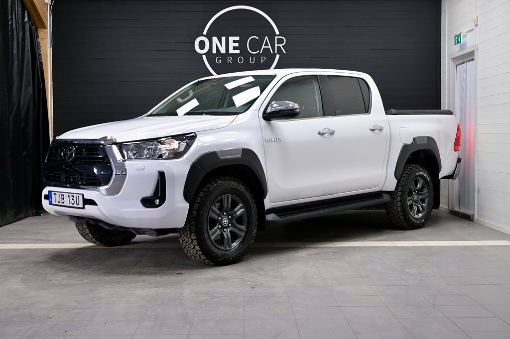 Toyota Hilux 2.4 AWD MOMS Nyservad Nybilsgaranti D-Värm Diff Lågmil