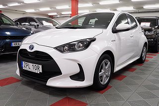 Toyota Yaris Hybrid CVT S&V Hjul Backkamera Moms Nya karossen 116hk