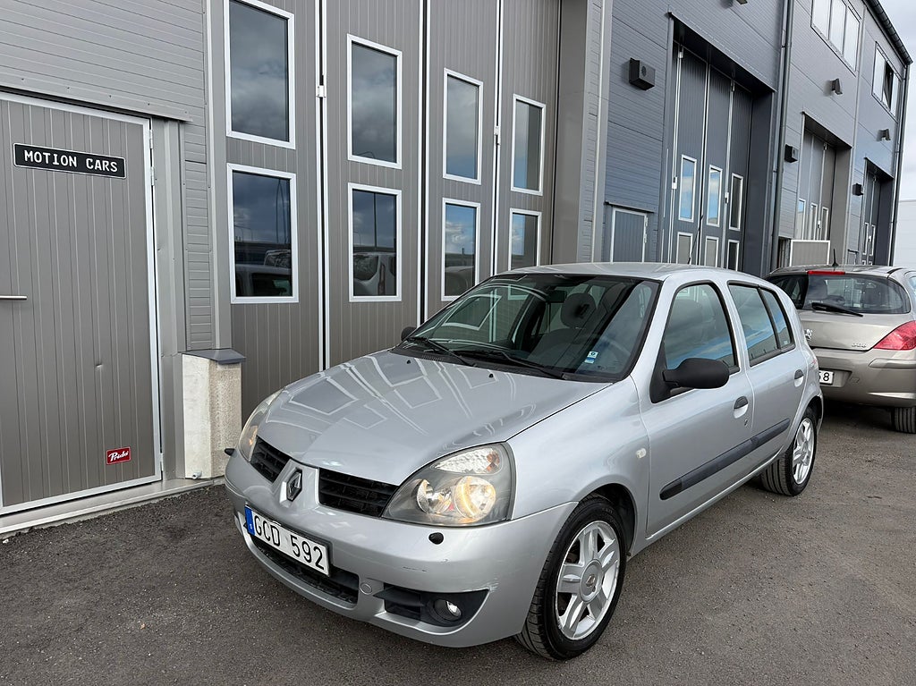 Renault Clio 5-dörrars Halvkombi 1.2 Euro 4 - Lågmil , 1 brukare 
