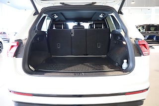 SUV Volkswagen Tiguan 32 av 33
