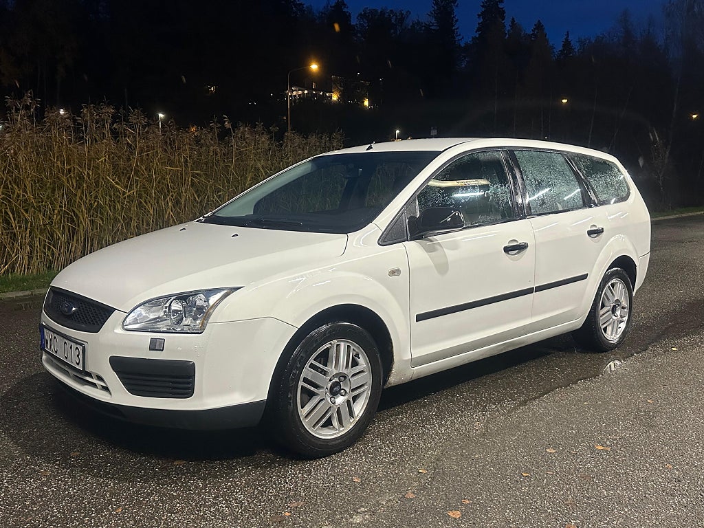 Ford Focus Kombi 1.6 Euro 4 AUTOMAT DRAGKROK M&K VÄRMARE