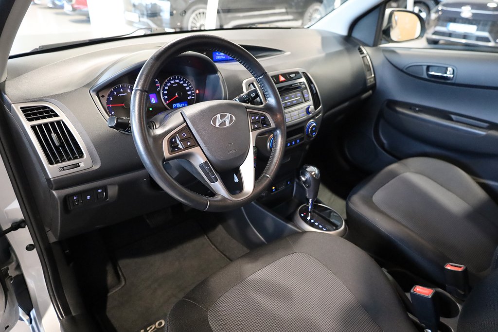 Hyundai i20 5-dörrar 1.4 Aut Premium PDC Blåtand 2014