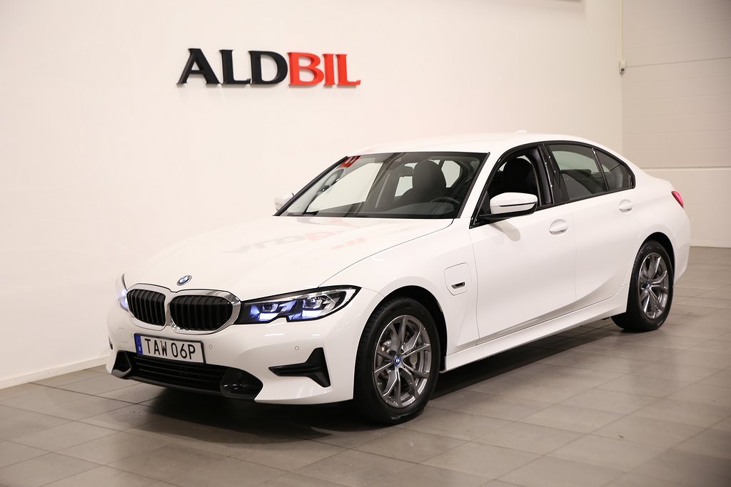 BMW 330e 292hk Connected Edition / PDC / Navigation