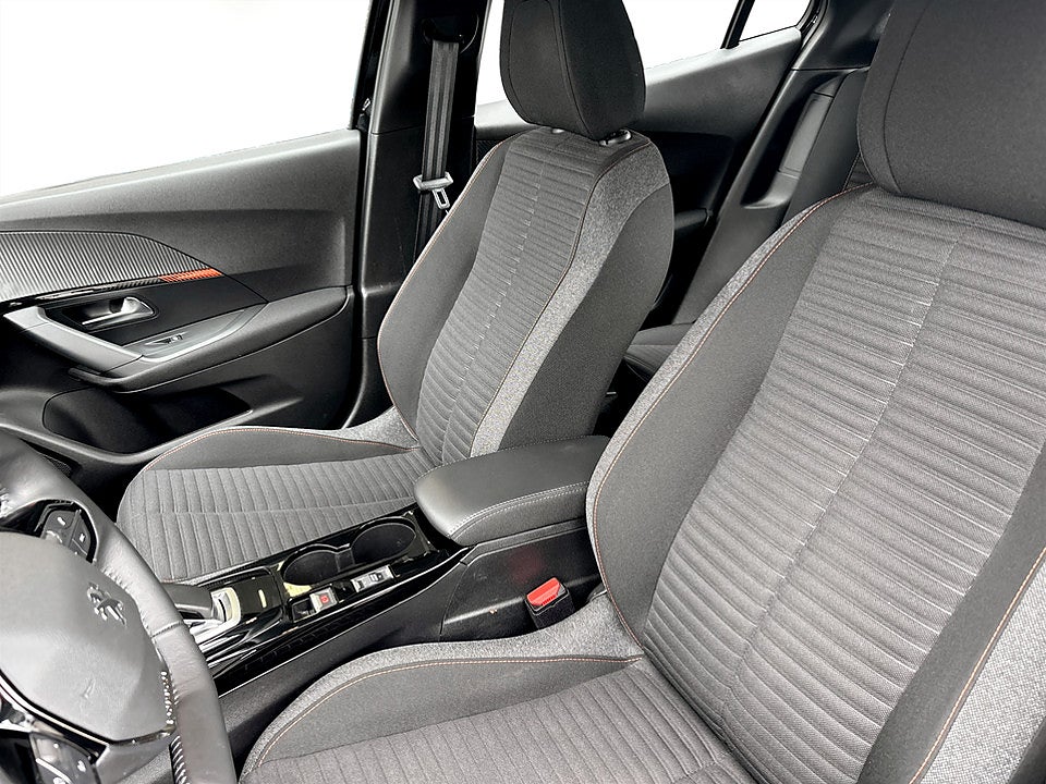 Bild på Peugeot E-2008 Active 50kWh 136hk Aut B-KAMERA CARPLAY