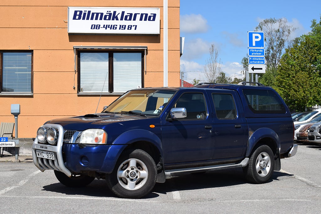 Nissan Navara Dubbelhytt 2.5 4WD VÄRM/DRAG/KÅPA/TAKLUCKA/AC/AUX/S&V