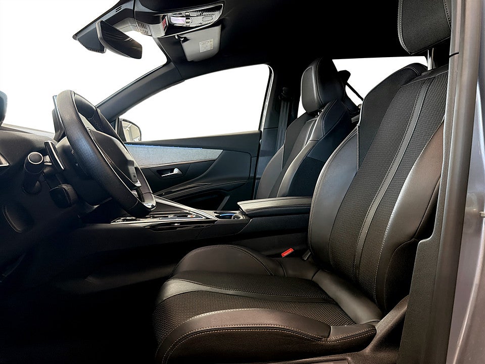 Bild på Peugeot 5008 GT 1.2 PT 130hk Aut 7-SITS B-KAMERA CARPLAY