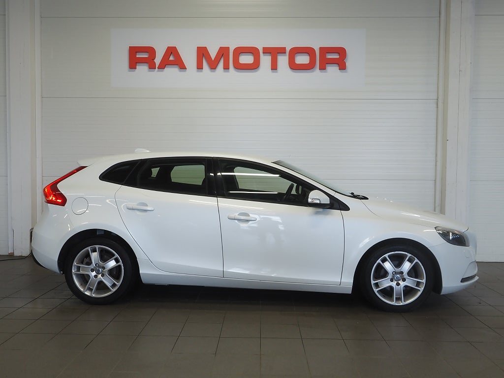 Volvo V40 D2 Business 120hk Drag P-Sen VOC D-Värm 2018