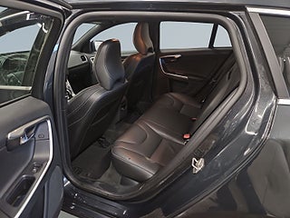 Volvo V60 D5 Plug-in Hybrid AWD Summum Navi/Pvärm/Skinn/BT/Drag