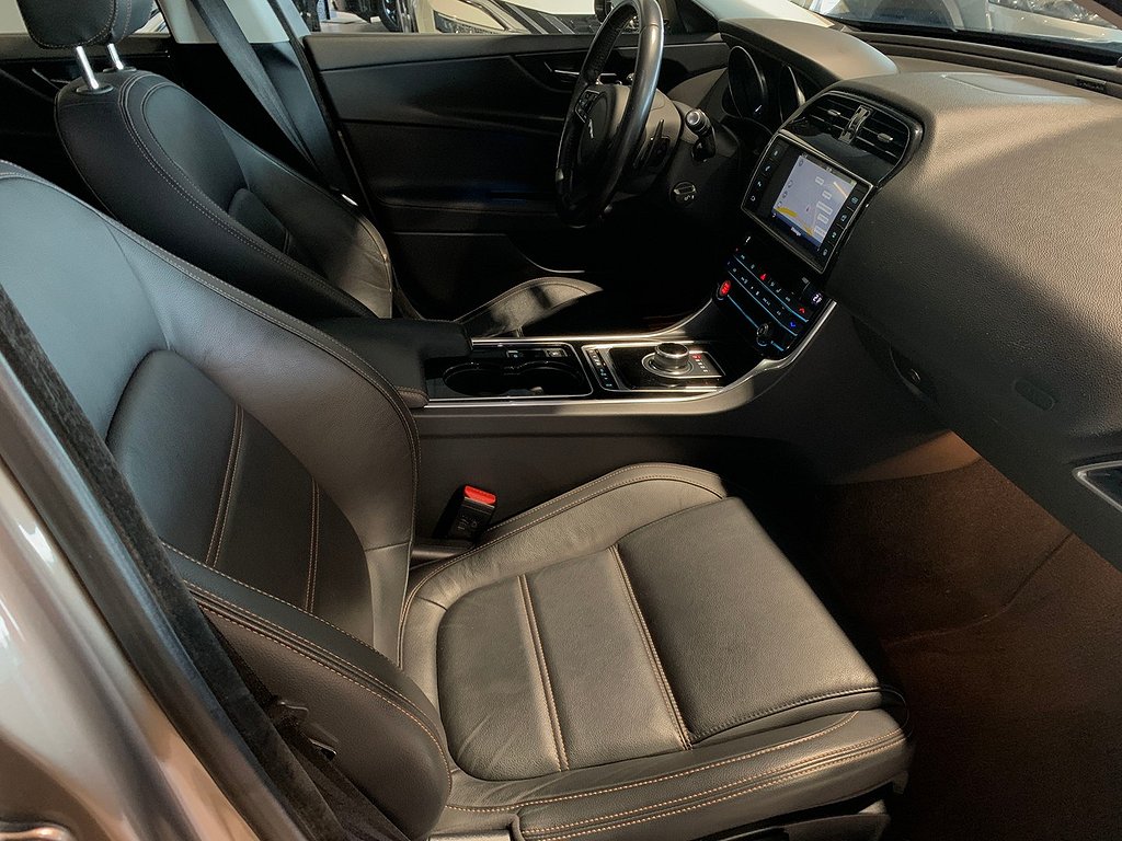 Jaguar XE 20d| PRESTIGE | Läder | Kamera | Drag 2017