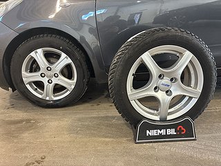 Toyota Yaris 5-dörrar 1.33 Dual VVT-i Värmare S&Vdäck ISOFIX