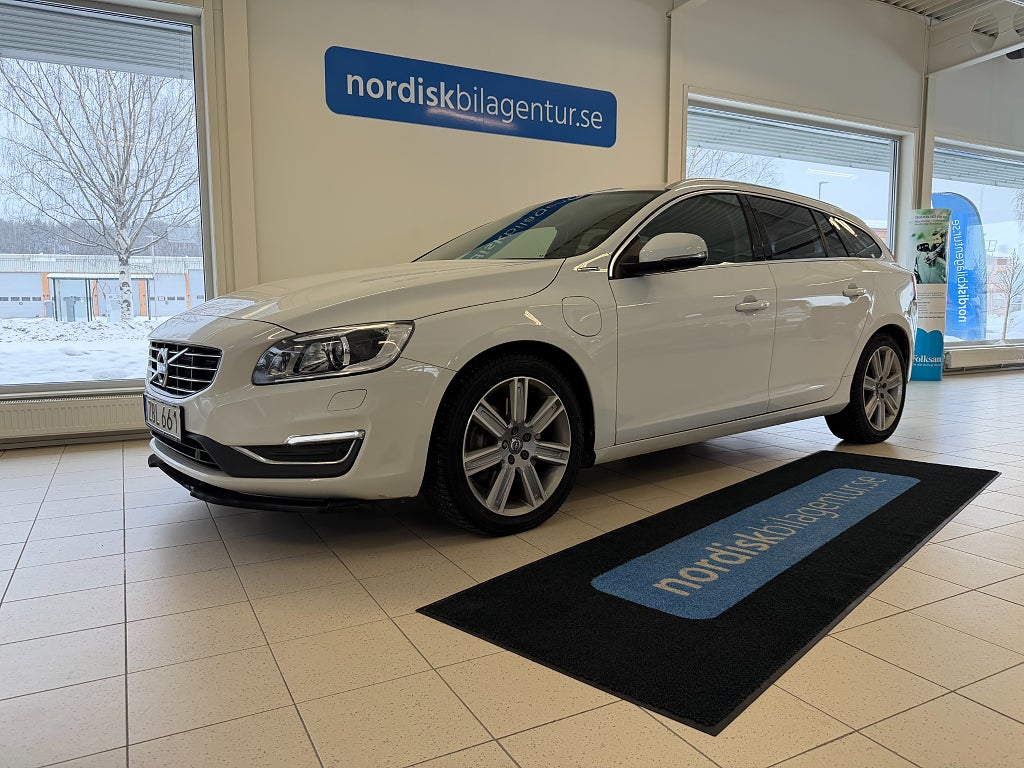 Volvo V60 D5 Plug-in Hybrid Aut AWD Classic Summum*NAV & D-Värme*