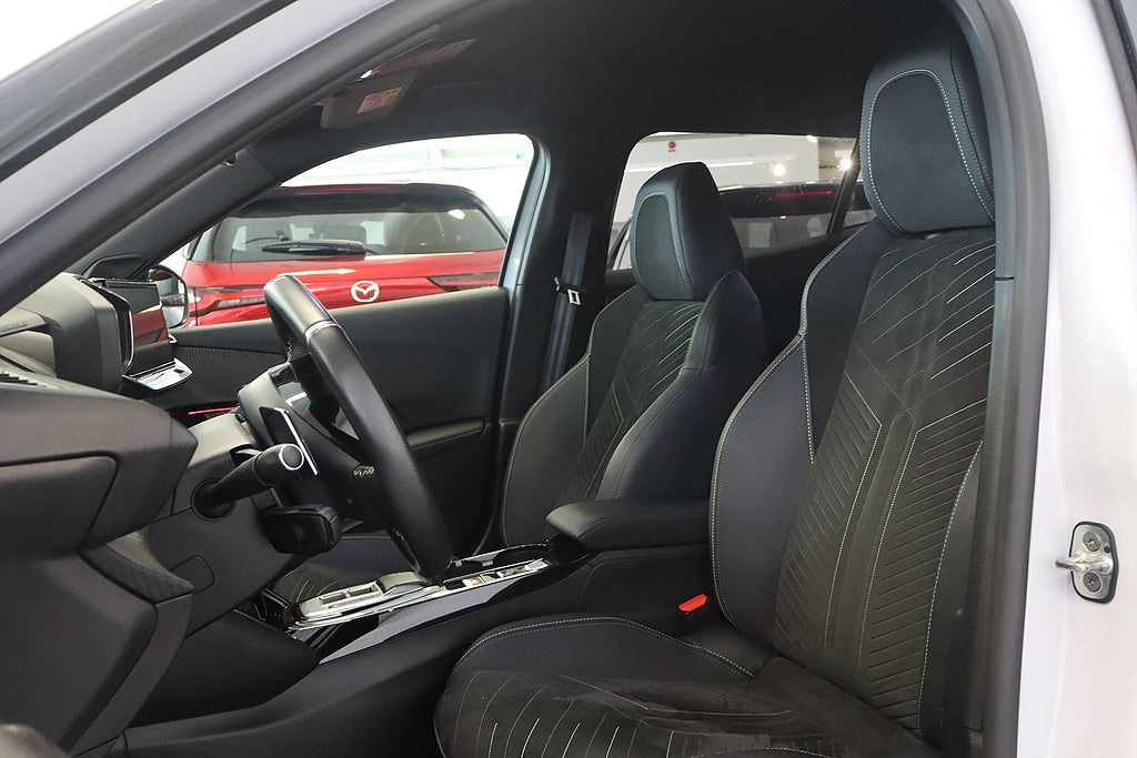 Bild på Peugeot 2008 GT 1.2 PT 130hk Aut - B-KAMERA, CARPLAY, NAVI