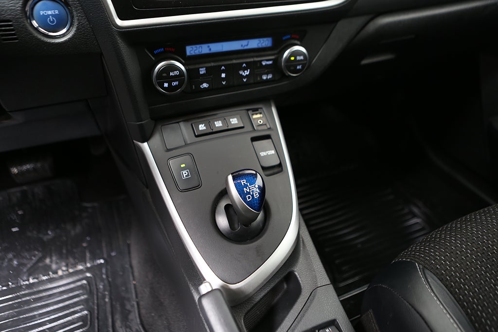 Toyota Auris Touring Sports Hybrid e-CVT Executive 2015